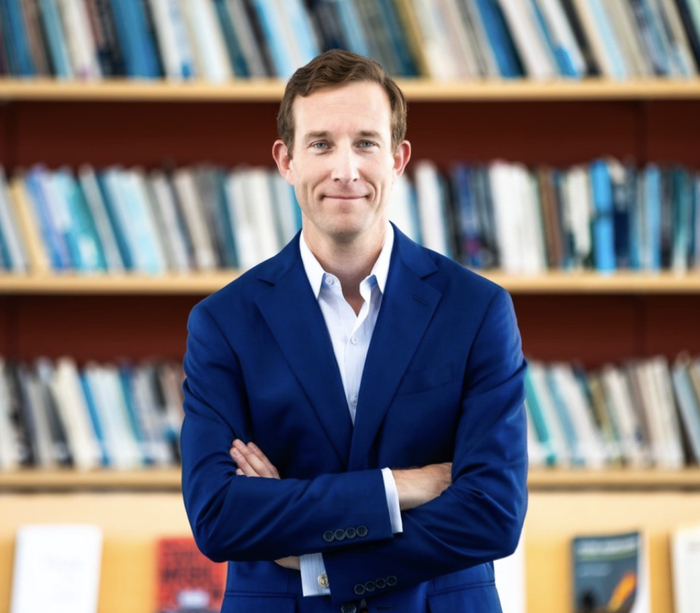 布朗大学经济学家John Friedman