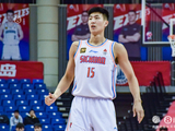 效率很高！李玮颢半场7中6贡献12分 正负值+8