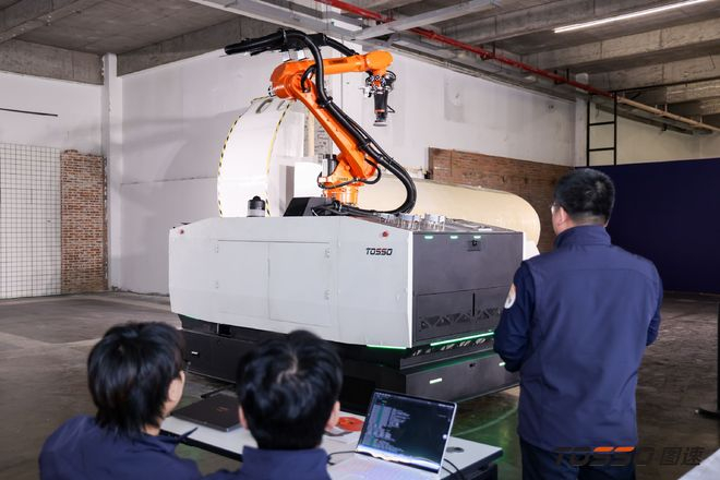 图匠® LumiCraft具身打磨机器人进行现场演示（图源/企业）