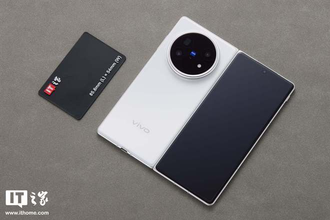 ▲ IT之家实拍：vivo X Fold5