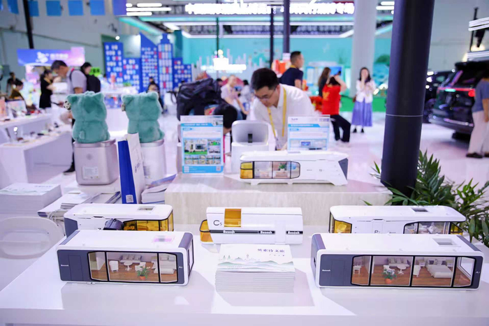 ▲现场展示的文旅太空舱模型。市商务委供图