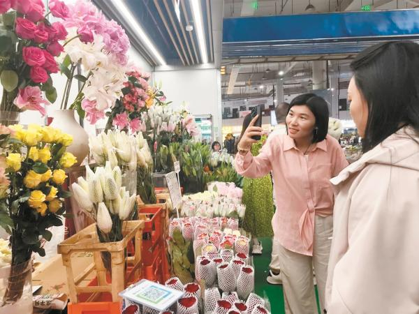 图为4月，云南主产区鲜花集中上市。