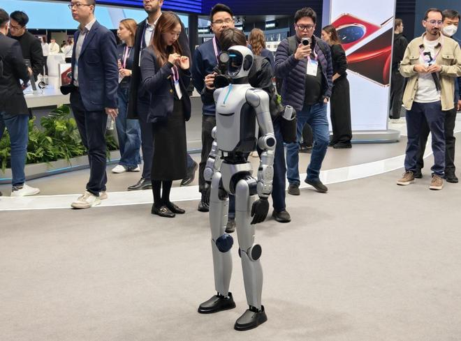 图源：雷科技MWC26现场摄制