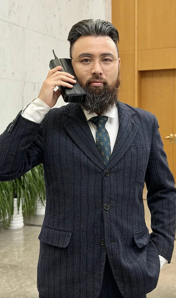 ▲李娇娥扮演商业大佬。受访者供图