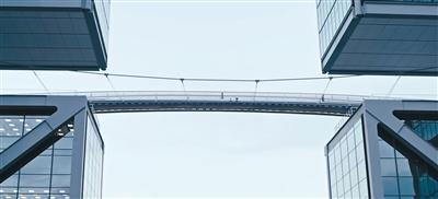 图为连接大疆“天空之城”T1非研发区与T2研发区的空中连桥。