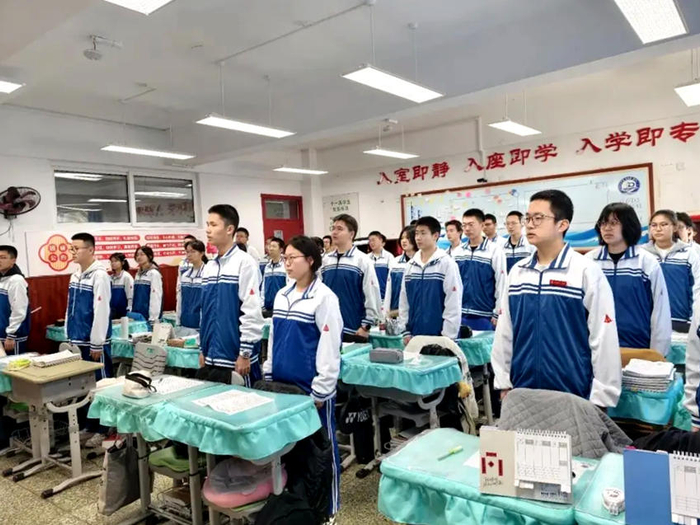 长春市十一高中7点半开启第一堂课，学生们劲头十足。（受访者供图）