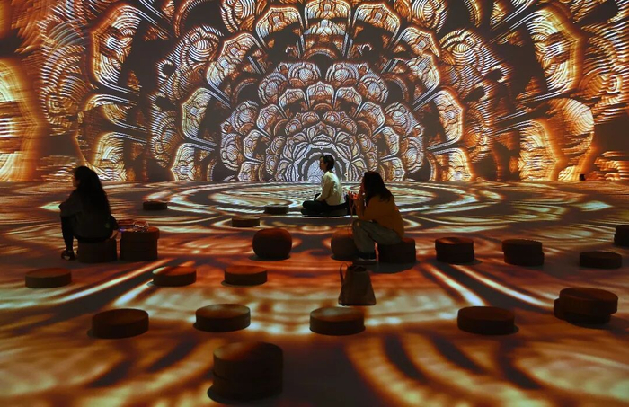 三山五园“华彩万象—石窟艺术沉浸体验展”现场 