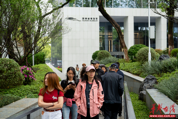 游客从全新入馆通道进出。李梓潇摄