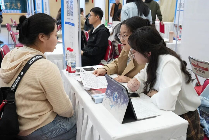企业与人才双向奔赴。