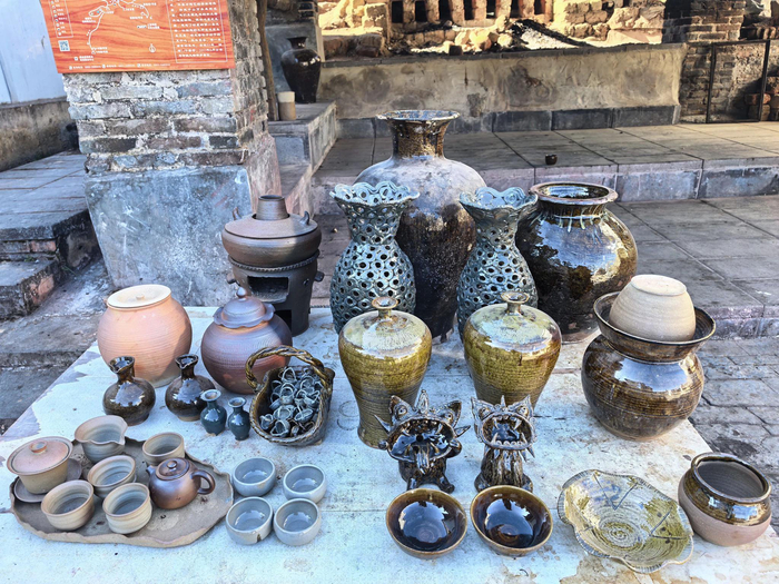 陶制工艺品。张之译 摄