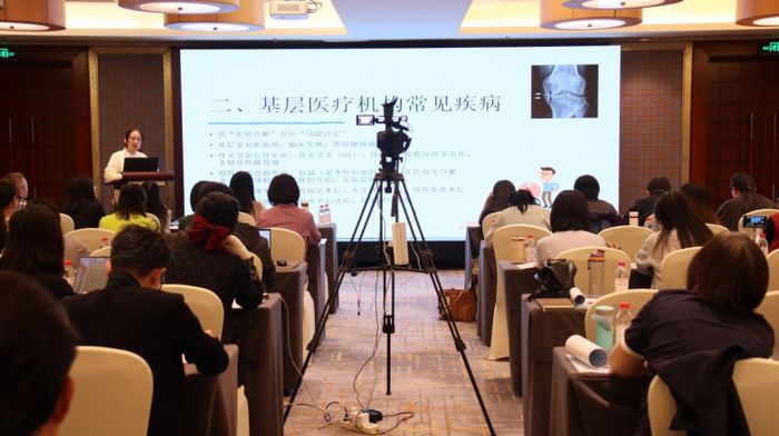 图为顾蕊主任培训花絮
