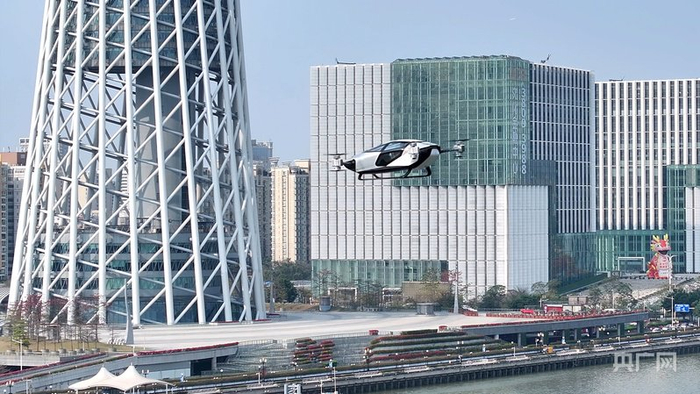 电动垂直起降航空器沿珠江飞行（央广网发  张雪晖  供图）