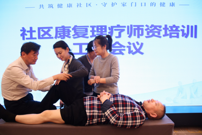 图为于天源教授培训花絮