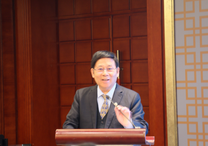 图为中国健康促进基金会终身荣誉秘书长常映明