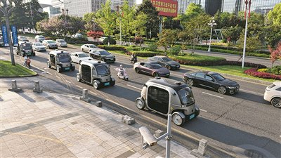 无人驾驶小巴在林城东路测试（资料图片）。