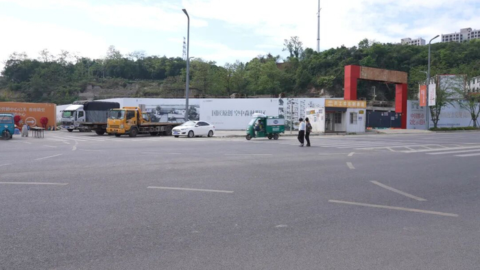 车水路铁建成悦墅组团附近路口缺少红绿灯，存在安全隐患