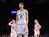 再次冲击WNBA！队记：韩旭与纽约自由人签下一份训练营合同