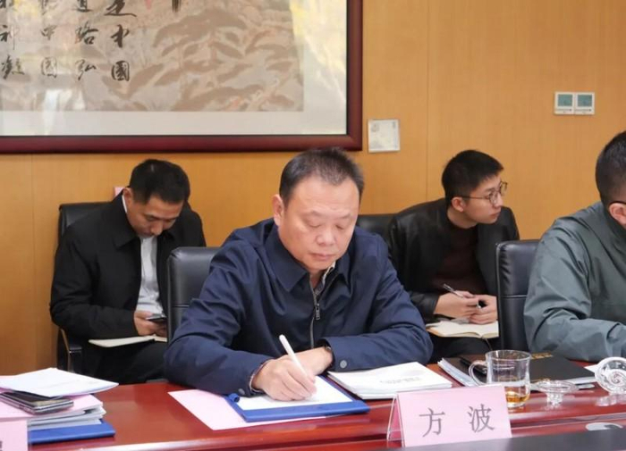 △ 成都市金牛区副区长方波在座谈会