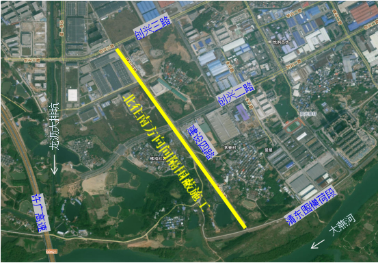 建设四路北往南方向围蔽路段。