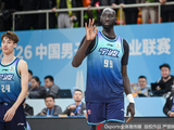 太高了！法尔半场10中8高效拿下17分6篮板 各种挂筐暴扣