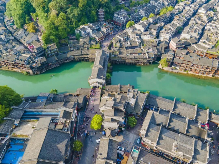 凤凰古城。图源：版权图库