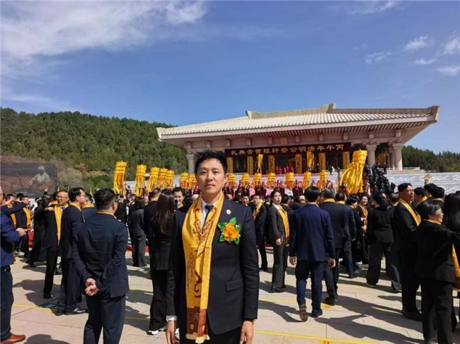 ▲ 悦途集团董事长王珺参加丙午年清明公祭轩辕黄帝典礼