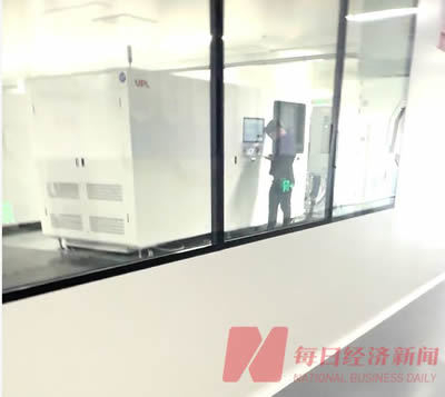 车间内的工作人员 图片来源：每经记者4月上旬摄