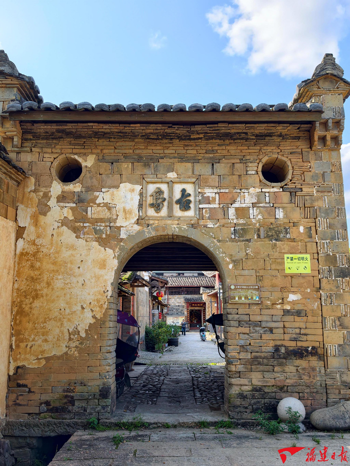 古粤城村门楼 赵文娟 摄