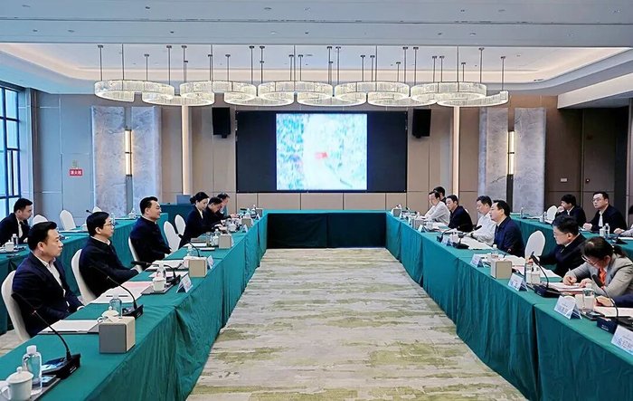 会谈现场。图源：黄冈发布