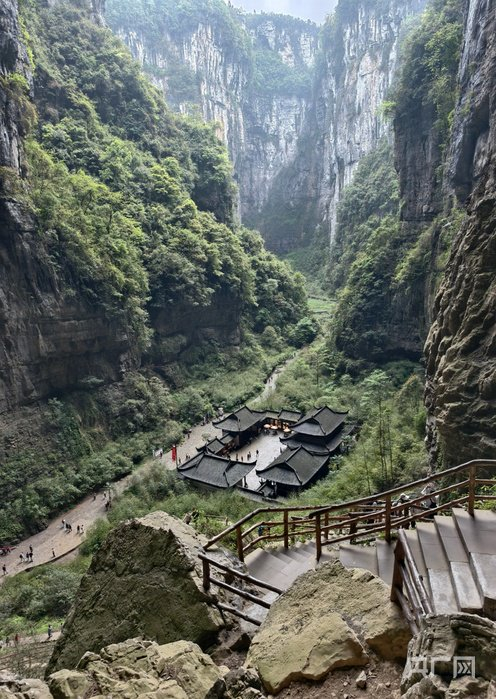 武隆天生三桥景区迎来大量湖南客人（央广网记者  张兴莎  摄）