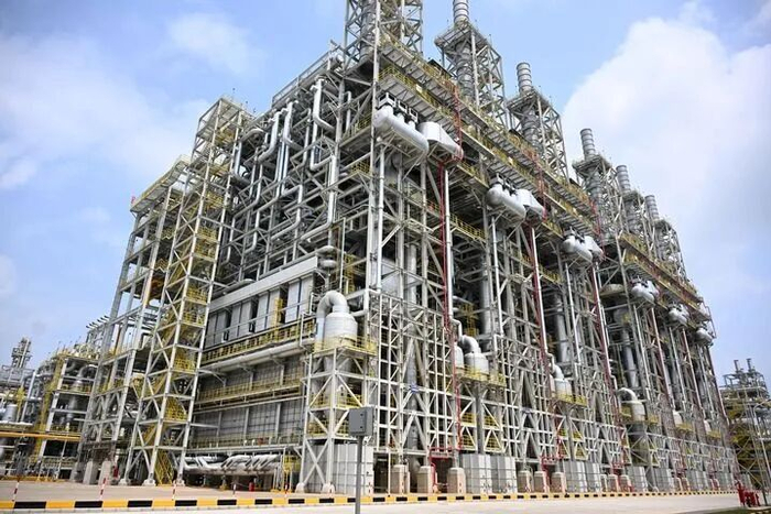 这是2026年3月26日在广东省湛江市拍摄的巴斯夫（广东）一体化基地乙烯联合装置。新华社记者 邓华 摄