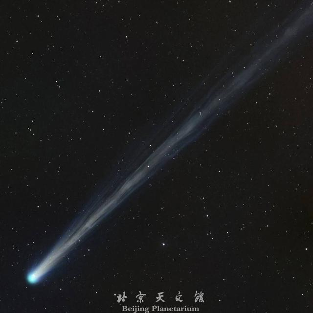 北京天文馆-双子天文台天文观测点的远程设备于4月16日早晨拍摄的彗星C/2025 R3照片