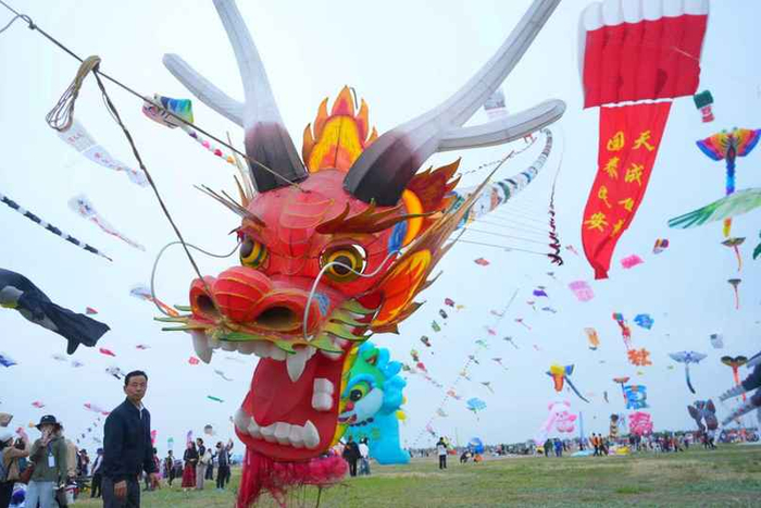 ▲2026潍坊风筝大赛现场。摄影 付明皓