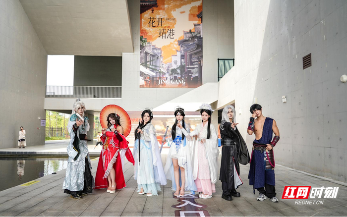 热门动漫角色coser。