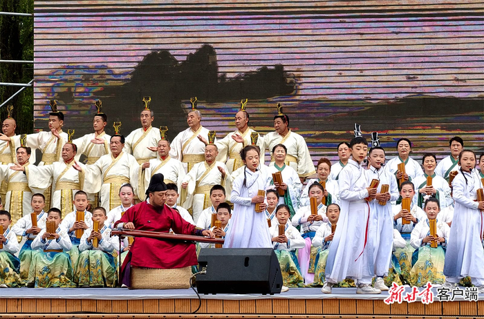 阅读节目展演。
