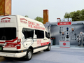 2026 人形机器人半马今日举行，京东部署多辆“机器人救护车”