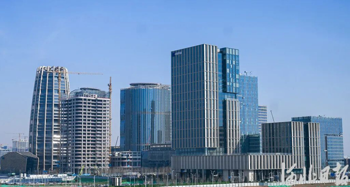 3月19日拍摄的位于雄安新区启动区的中国华能集团总部大楼。河北日报记者 李东宇摄