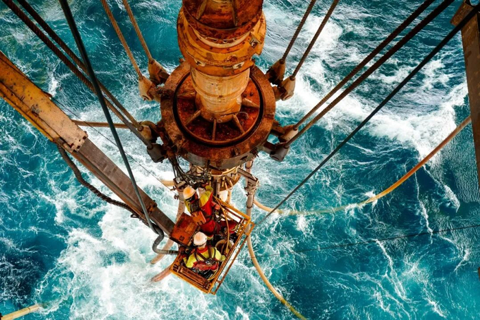 中国海油首口深水高压开发井顺利完钻。