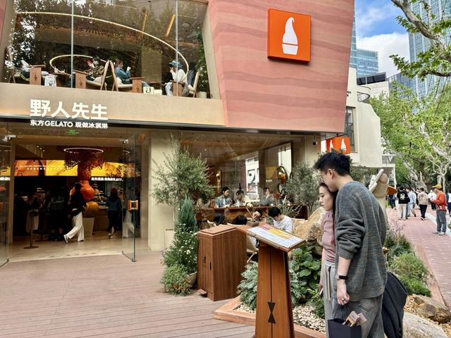 野人先生全球首家旗舰店，王宛艺摄