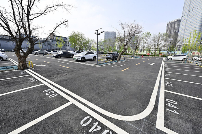 通州区立足民生需求，新建约5000个停车点位，便利居民停车、出行。记者 唐建/摄