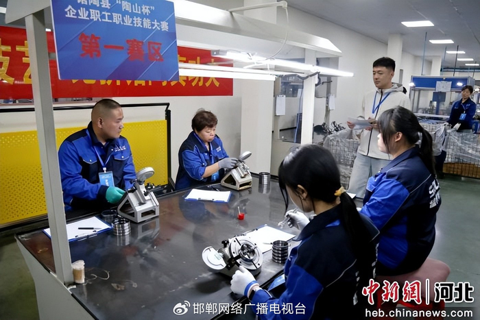 图为轴承内外径尺寸检测项目竞赛现场。 郭江鹏 摄