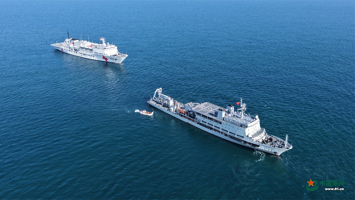 海军“吉祥方舟”号医院船救生艇抵达阳澄湖船。张泽杭 摄