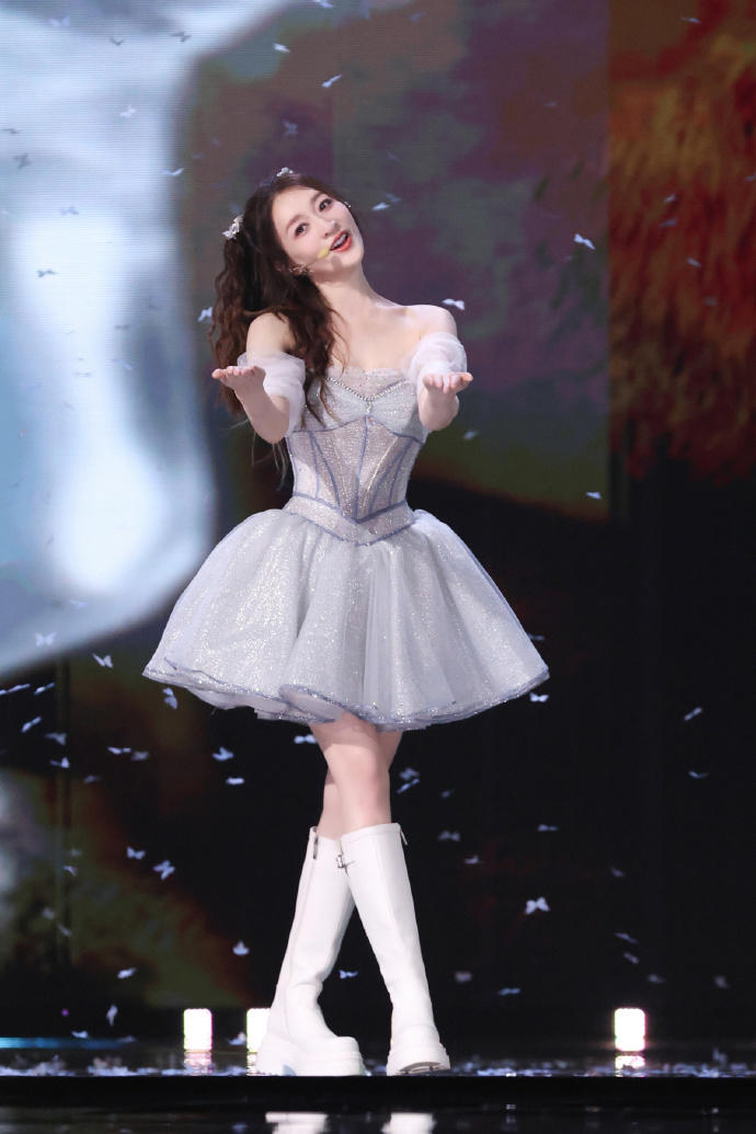 李小冉 图据《乘风2026》微博