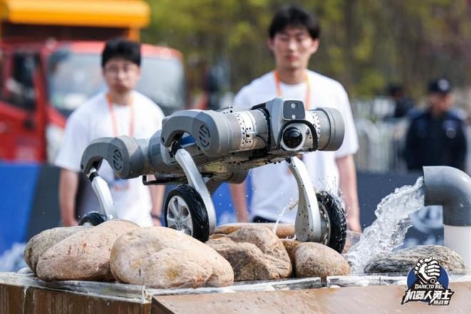 4月18日，2026机器人勇士挑战赛在北京亦庄开赛。（主办方供图）