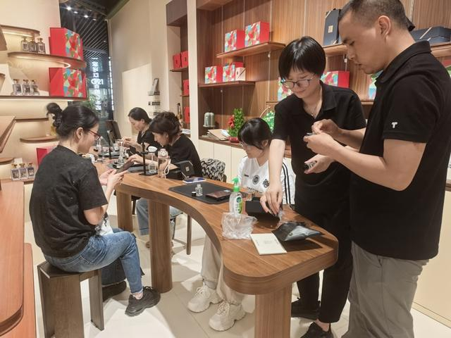 香遇沙龙香水的香水定制体验。受访者供图