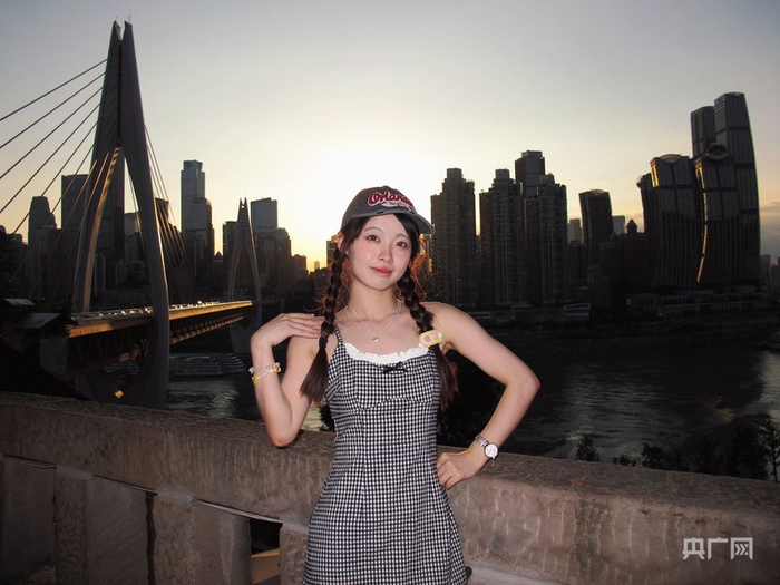 G12在逆光条件下依然能保持人脸面部清晰(央广网发 王惠敏 摄)