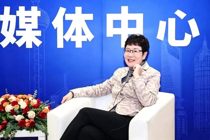 李霞