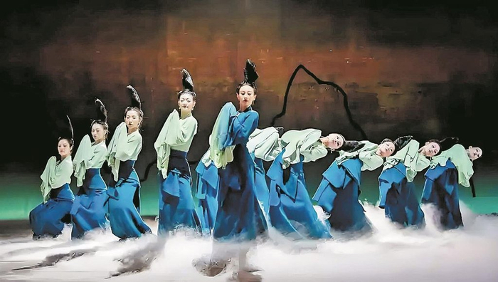 舞蹈诗剧《只此青绿》剧照。（河北日报资料片）