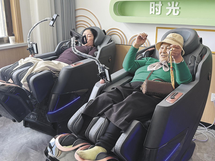 午后的惬意时光。本报记者 顾植霞 雷洁 摄