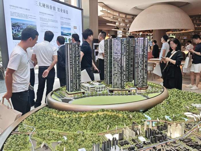 今年3月，深圳龙华某在售楼盘营销中心。每经记者 陈荣浩 摄